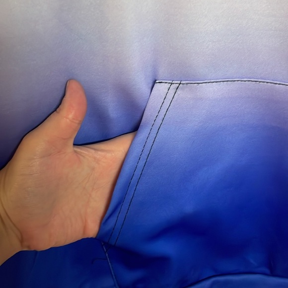 HOGG size Large White and Blue Ombre Lightweight Summer Hoodie with Front Pocket - Picture 4 of 7